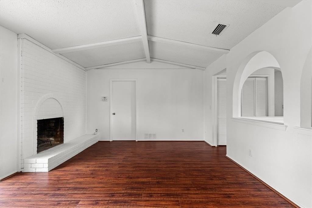 2804 Royal Oaks Dr - Photo 3 of 28