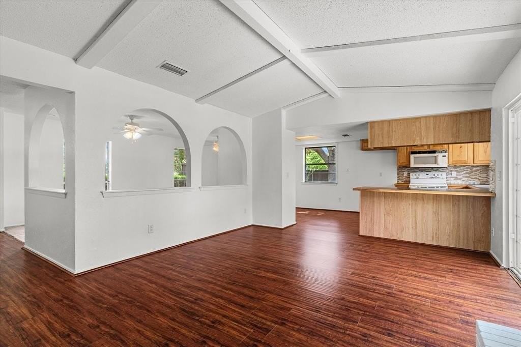 2804 Royal Oaks Dr - Photo 5 of 28