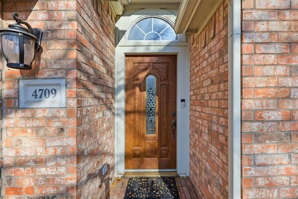 4709 Rockcreek Ln - Photo 3 of 35