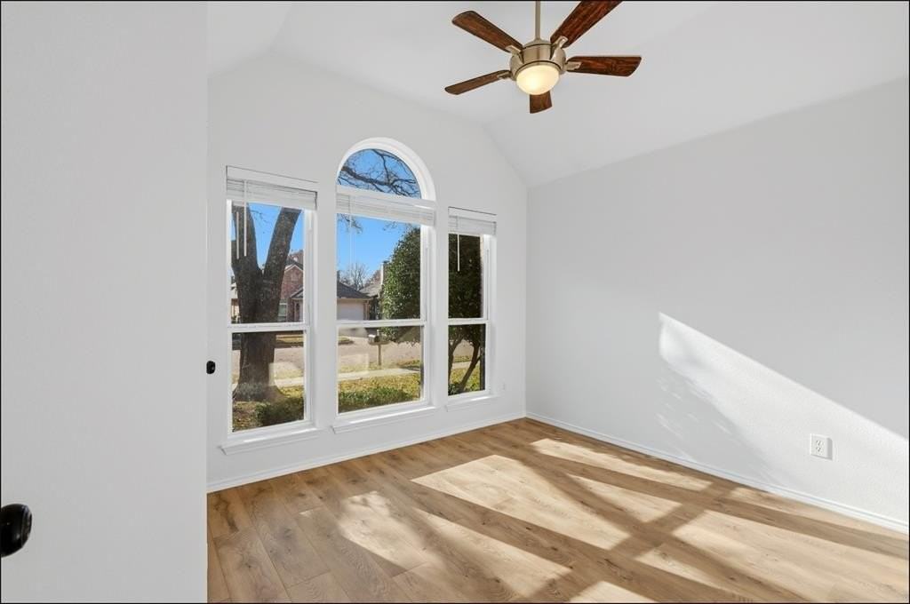 4709 Rockcreek Ln - Photo 5 of 35