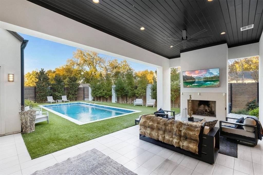 3771 Almazan Dr - Photo 5 of 39