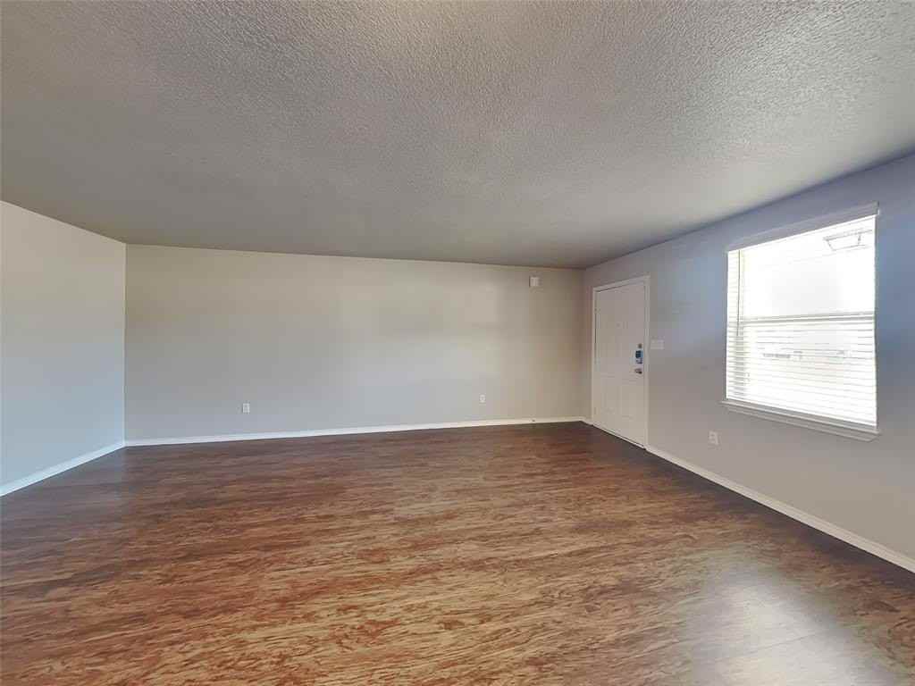 215 Bobbie Ann Ct - Photo 2 of 16