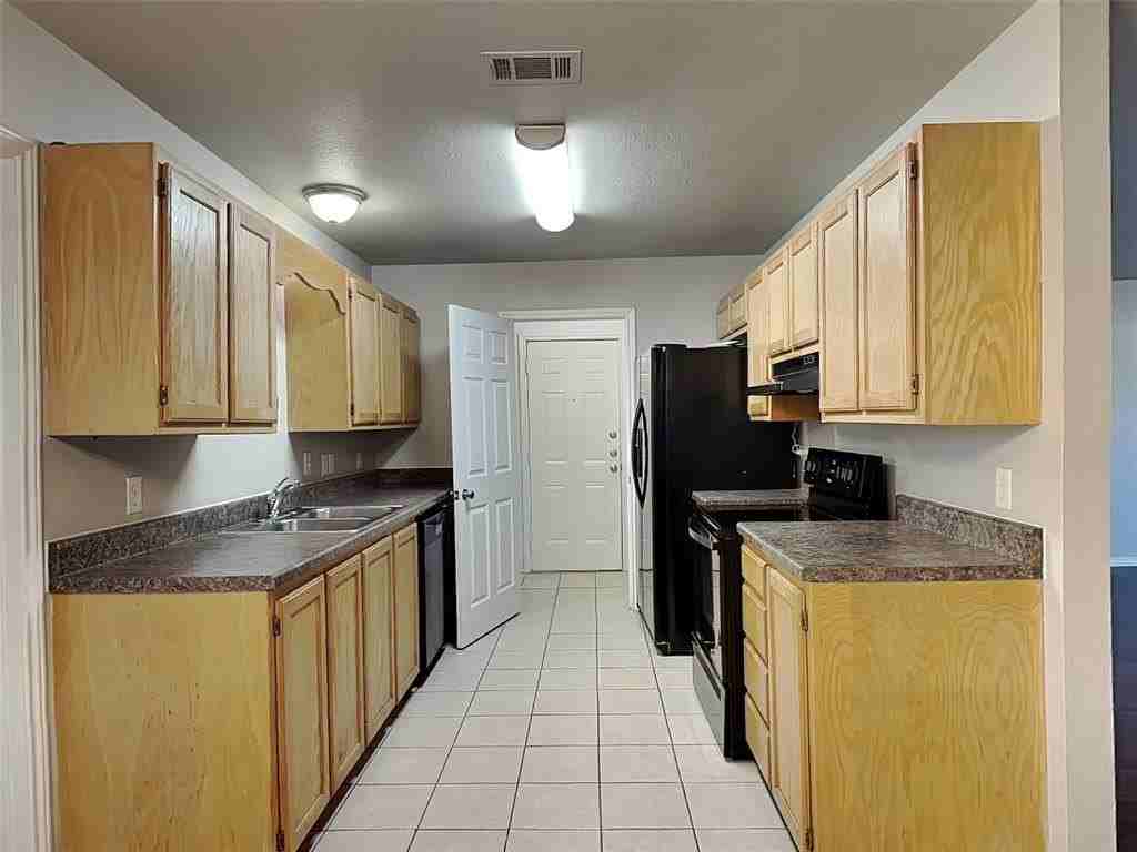 215 Bobbie Ann Ct - Photo 5 of 16