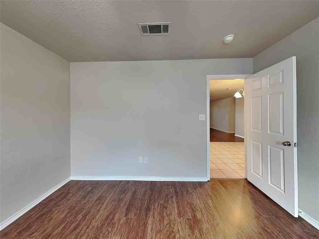 215 Bobbie Ann Ct - Photo 7 of 16