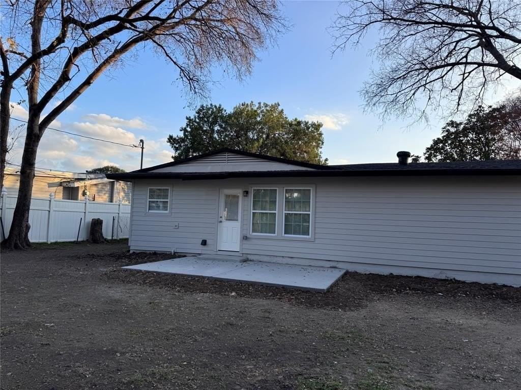 2553 Wicker Ave - Photo 5 of 21