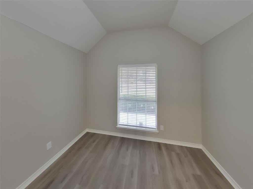 2033 Oak Bend Ln - Photo 3 of 17