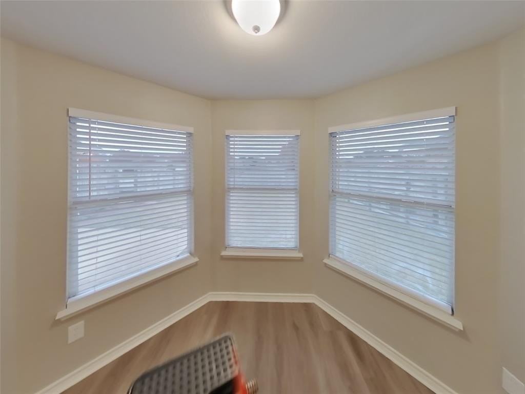 2033 Oak Bend Ln - Photo 4 of 17