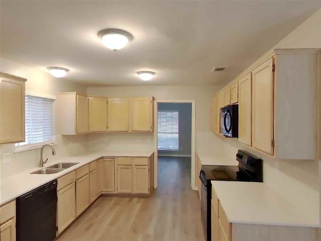 2033 Oak Bend Ln - Photo 5 of 17