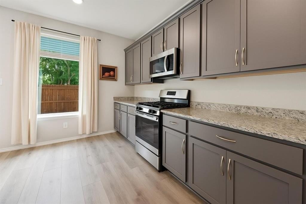 3225 Hampton Dr - Photo 4 of 22