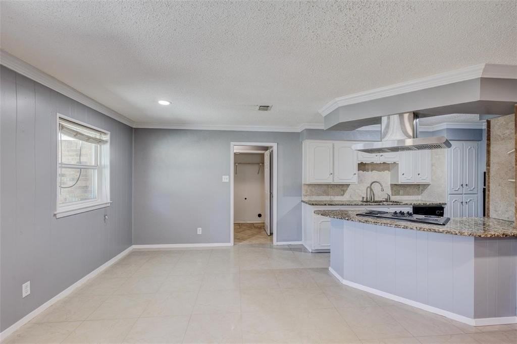 7324 Vanessa Dr - Photo 3 of 18