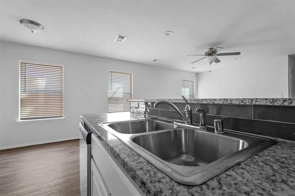 507 W Walker St #509 - Photo 6 of 23