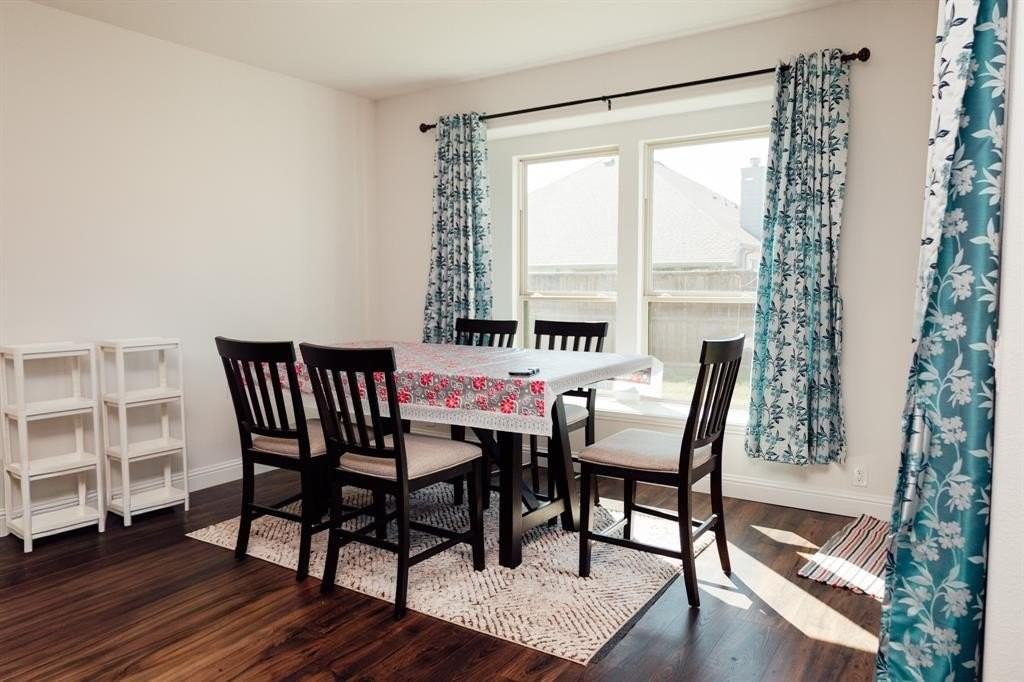 700 Sedona St - Photo 2 of 10