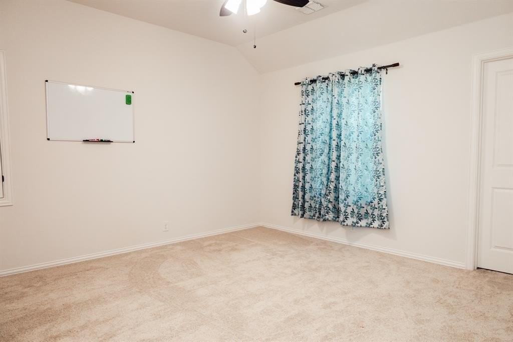 700 Sedona St - Photo 3 of 10