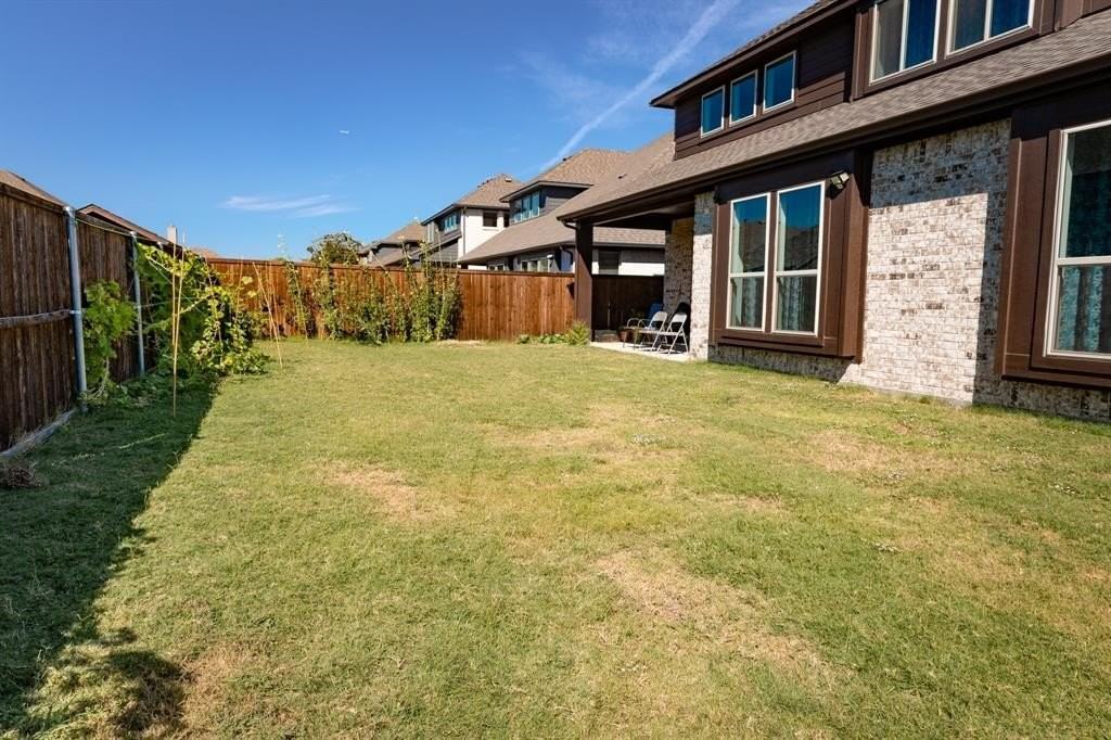 700 Sedona St - Photo 6 of 10