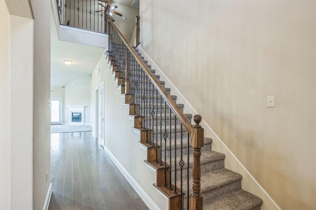 301 Harcourt Ave - Photo 6 of 31