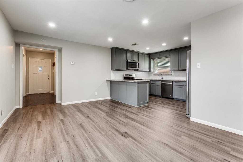 1308 Northlake Dr - Photo 4 of 25