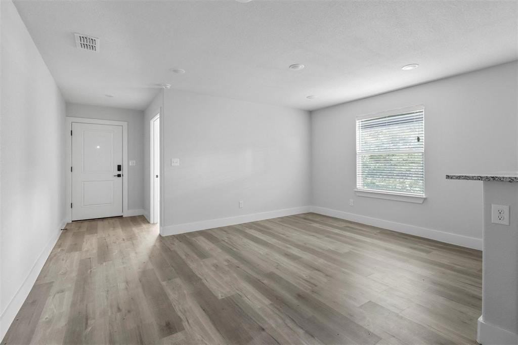 408 W 6th St #2 - Photo 4 of 16