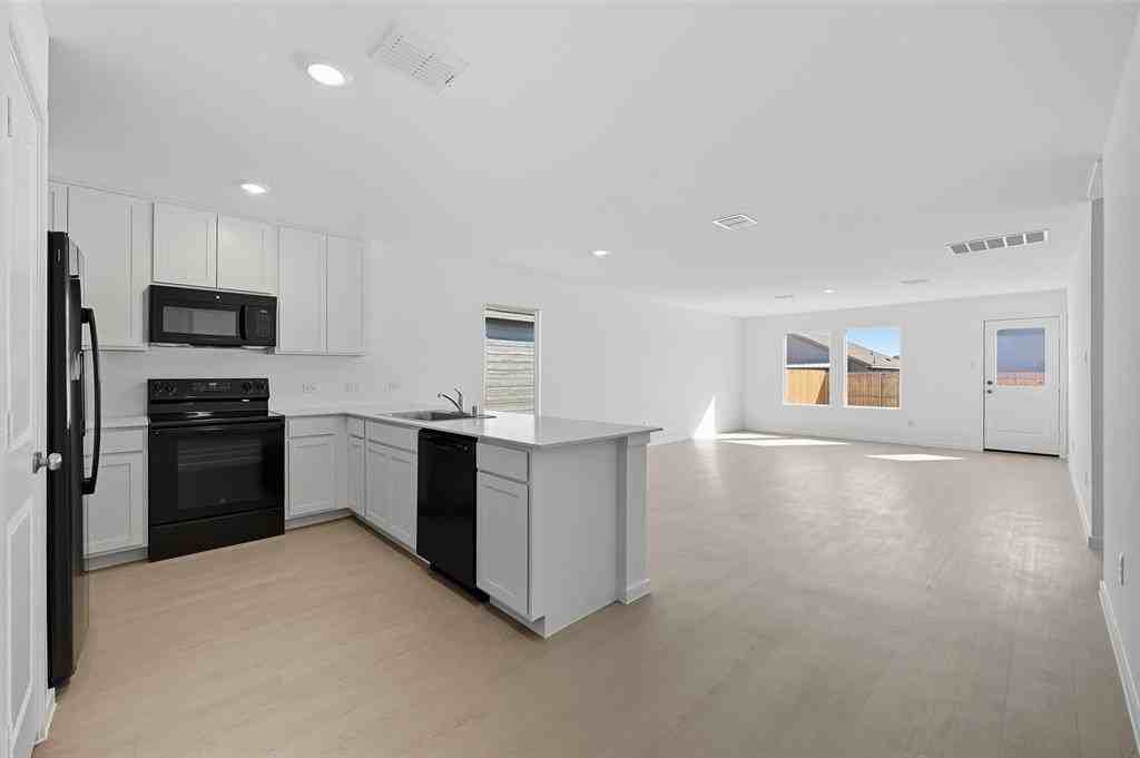 6733 Haines Dr - Photo 5 of 18