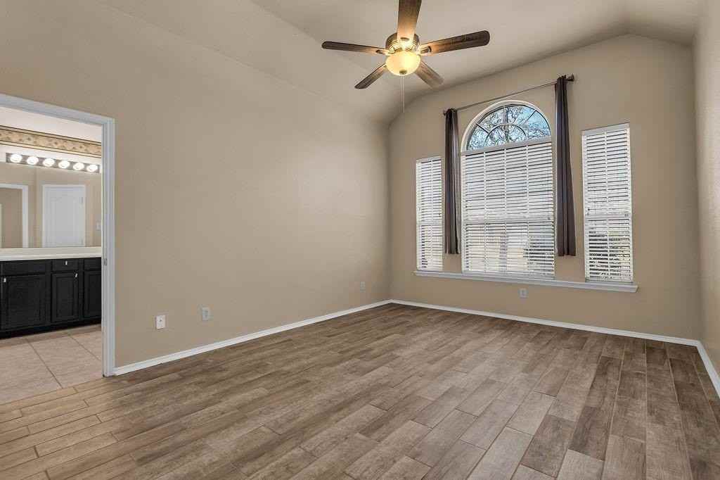 11521 Blanchard Dr - Photo 7 of 31