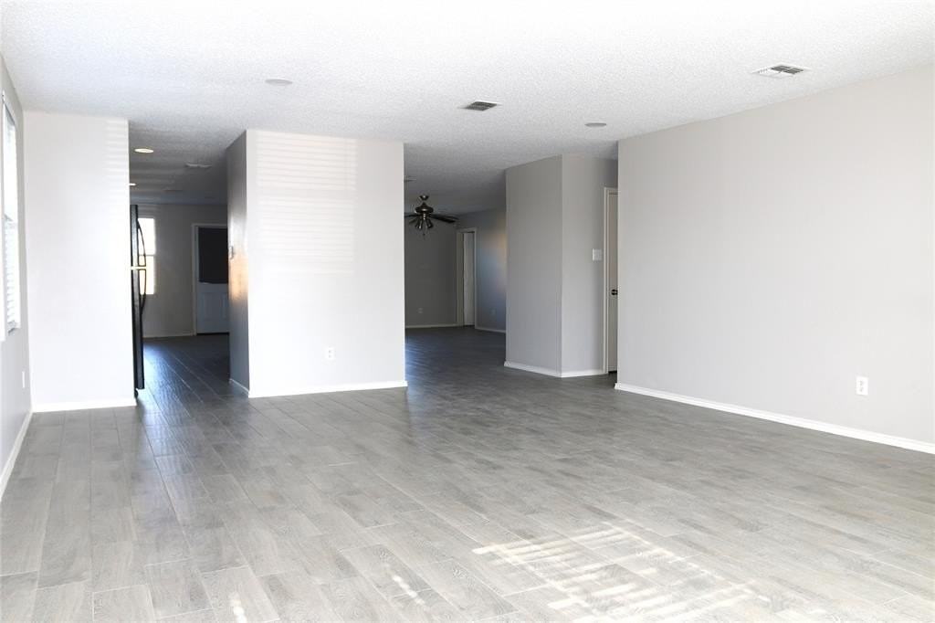 2048 Crosbyton Ln - Photo 4 of 24