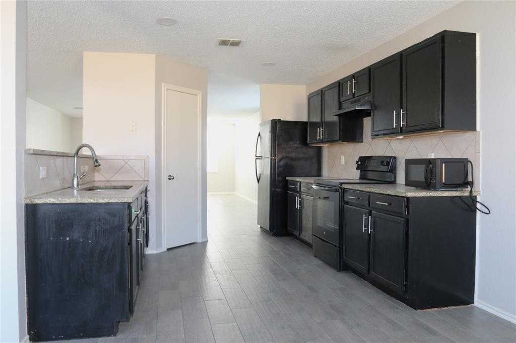 2048 Crosbyton Ln - Photo 6 of 24