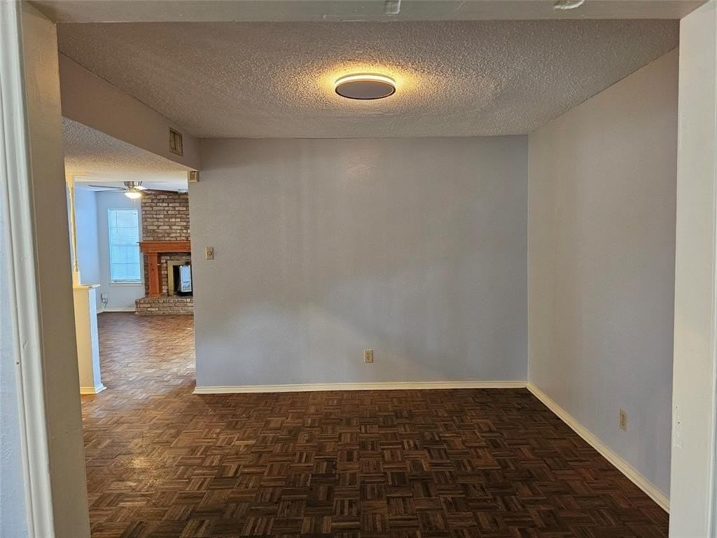 701 Towne House Ln - Photo 4 of 25