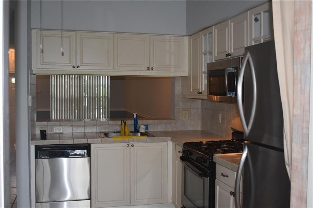 7890 Dixie Beach Cir - Photo 2 of 19