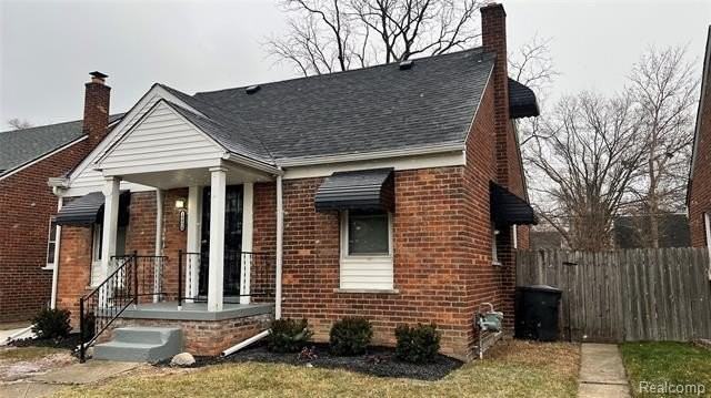 19934 Manor St - Photo 2 of 15