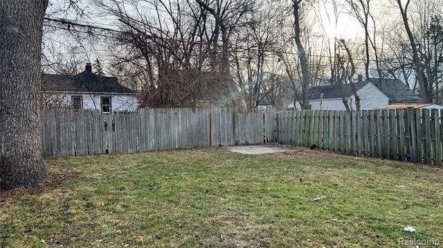 19934 Manor St - Photo 4 of 15