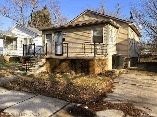 6088 Auburn St - Photo 3 of 13