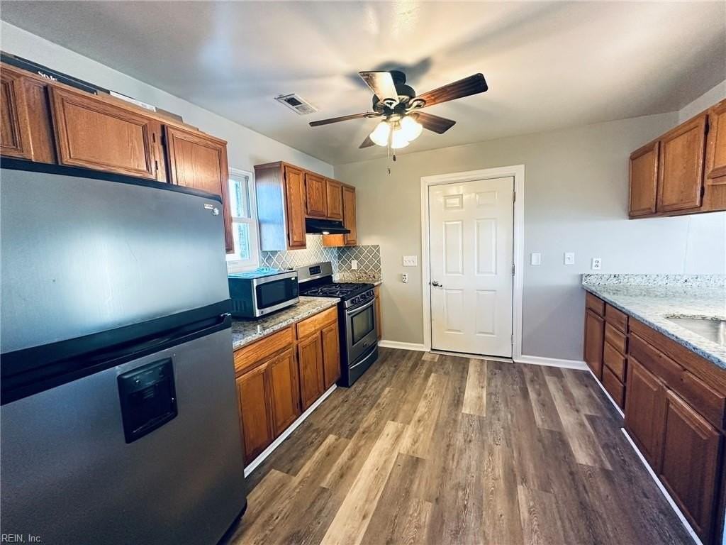 1513 Lincoln Ct - Photo 2 of 23