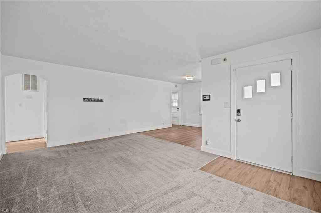 525 Virginian Dr - Photo 5 of 22