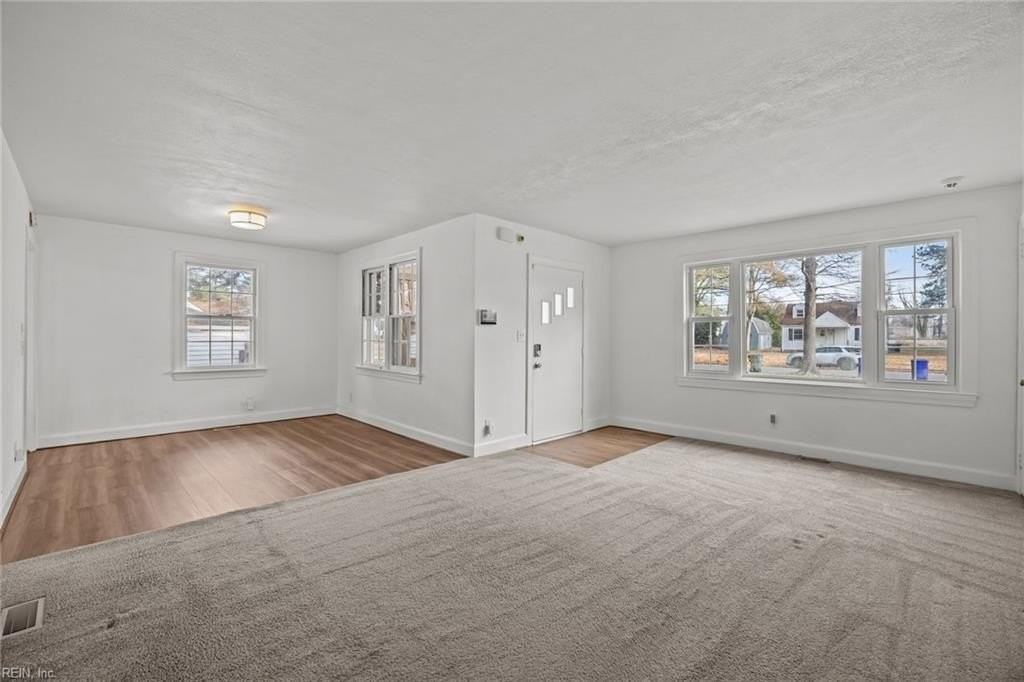 525 Virginian Dr - Photo 6 of 22