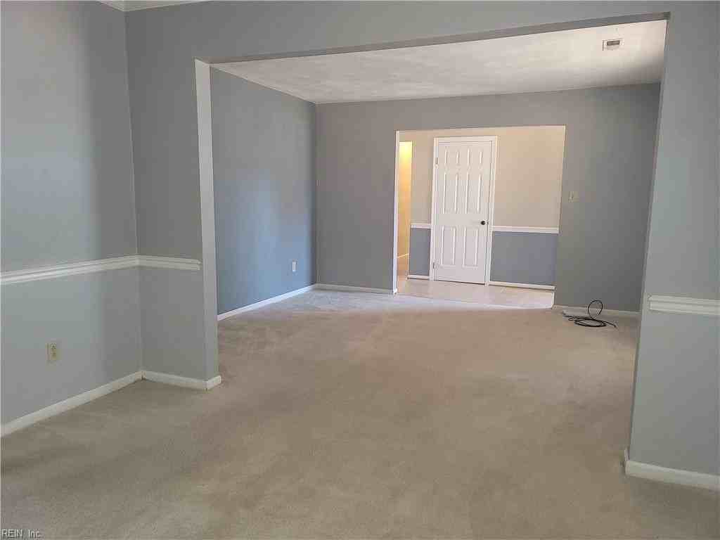 1024 Bowling Green Trl - Photo 3 of 14