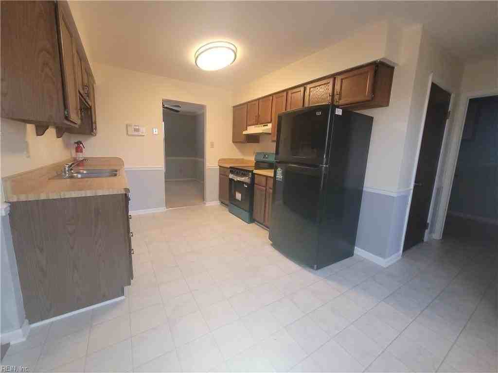 1024 Bowling Green Trl - Photo 4 of 14