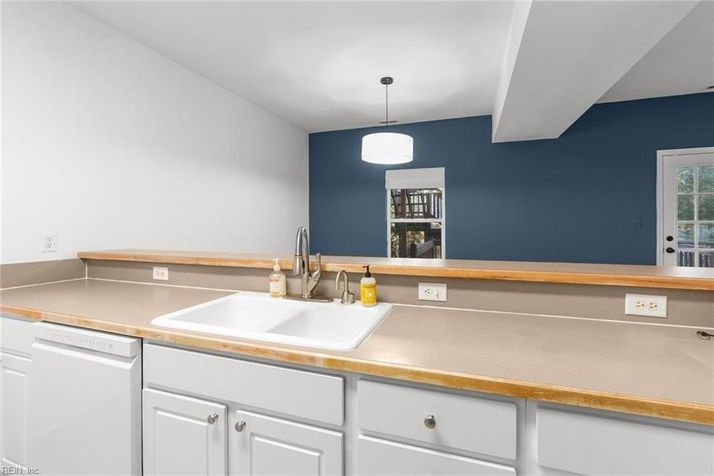 809 23rd St - Photo 5 of 39