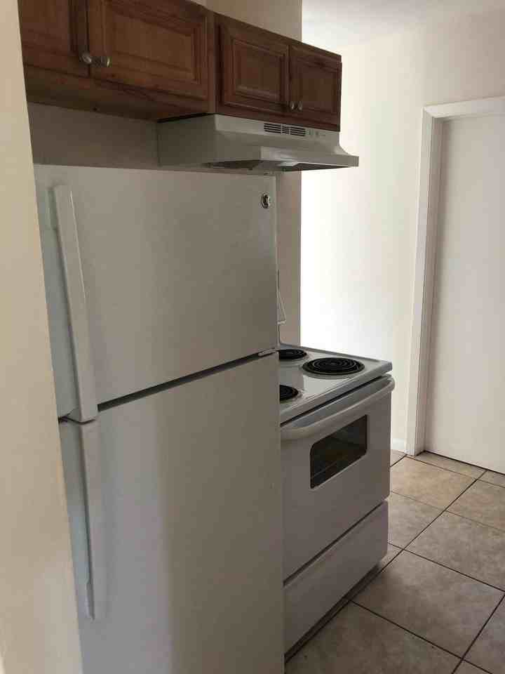 2280 Nw 2nd St - Photo 3 of 5