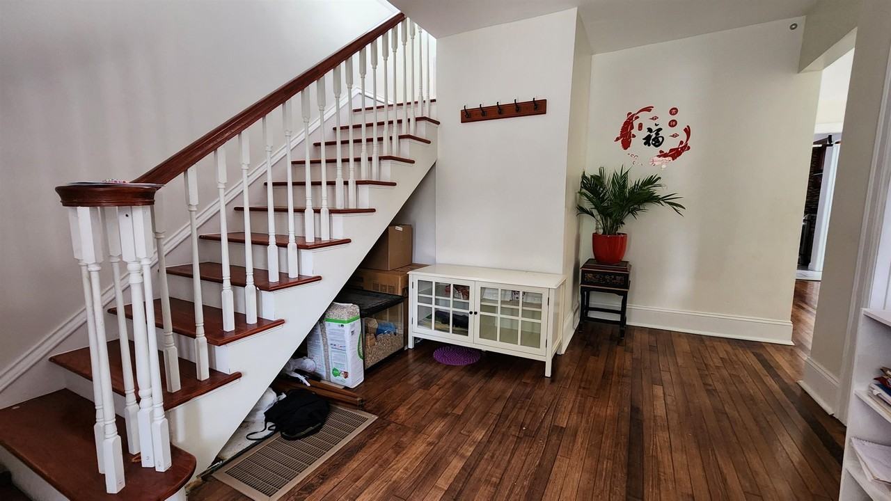 513 S Brooks St - Photo 3 of 45