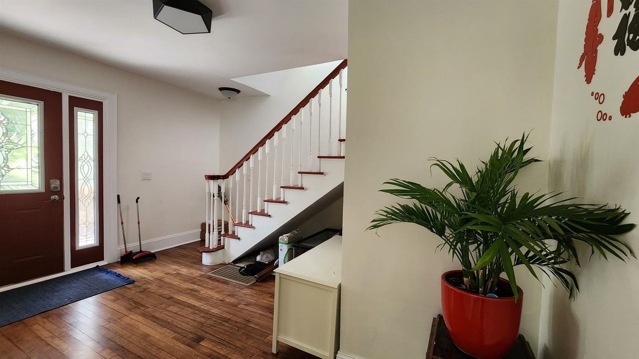 513 S Brooks St - Photo 5 of 45