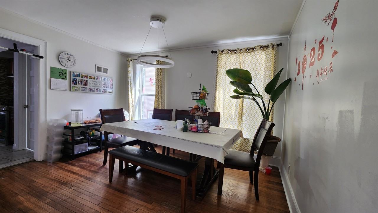 513 S Brooks St - Photo 6 of 45