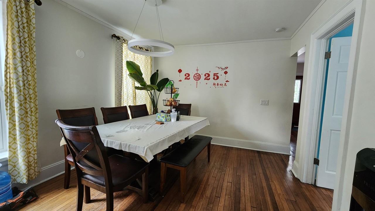 513 S Brooks St - Photo 7 of 45