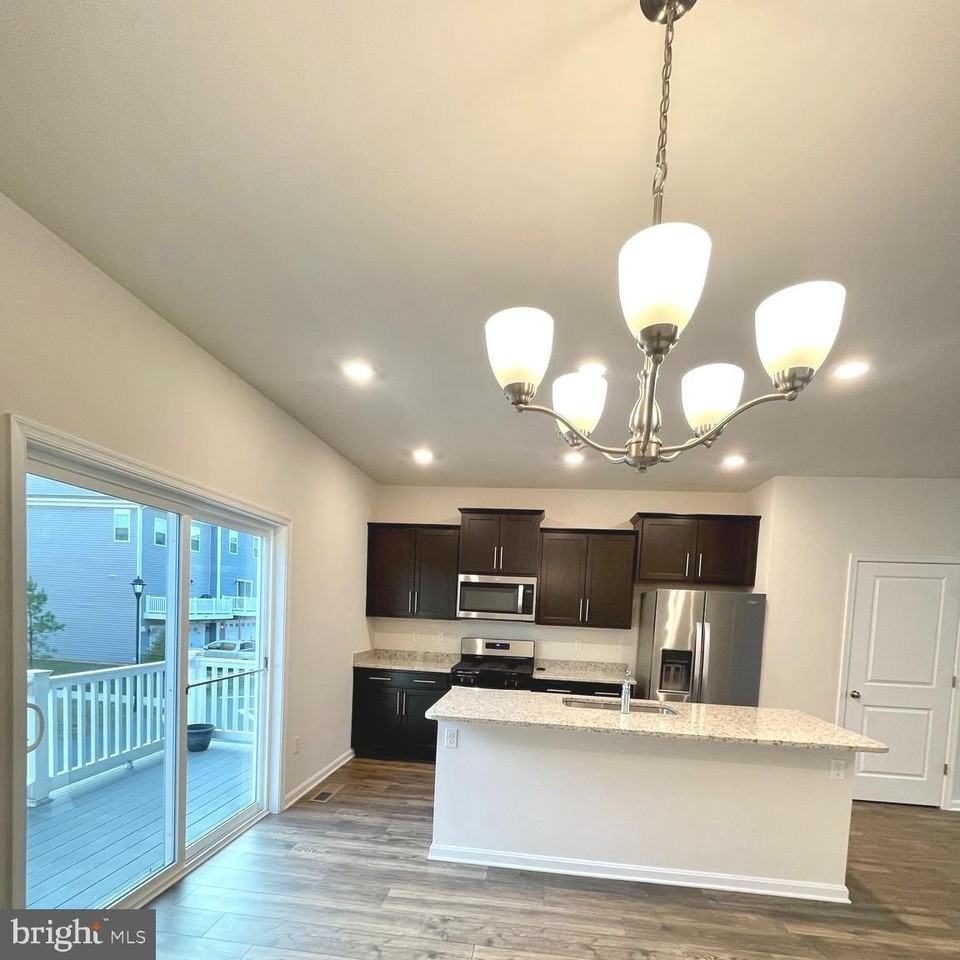 2709 Princess Victoria Way - Photo 5 of 31