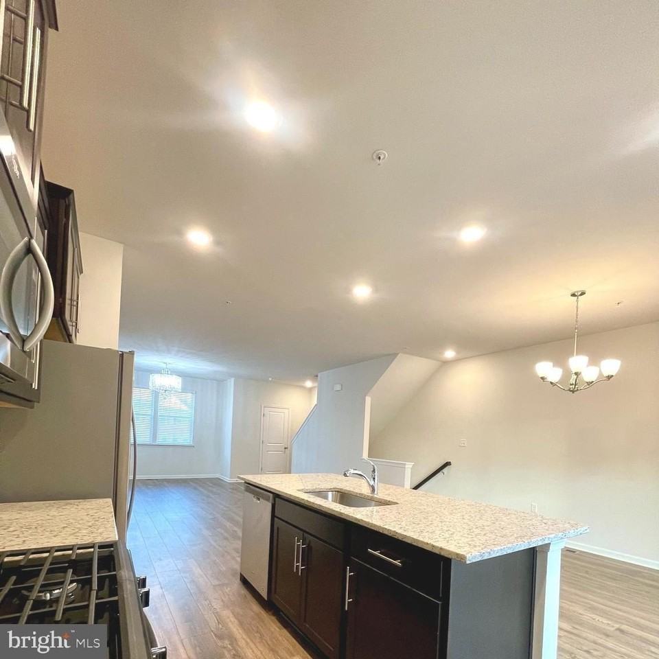 2709 Princess Victoria Way - Photo 6 of 31