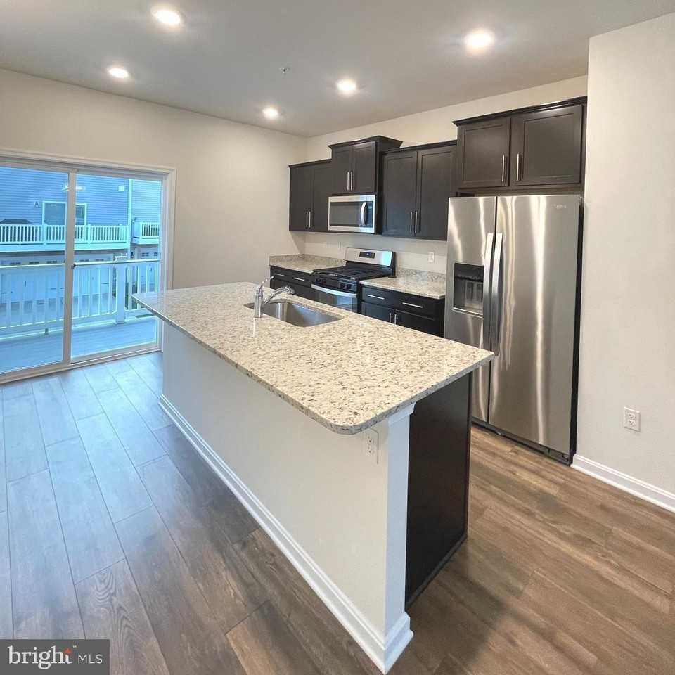 2709 Princess Victoria Way - Photo 7 of 31