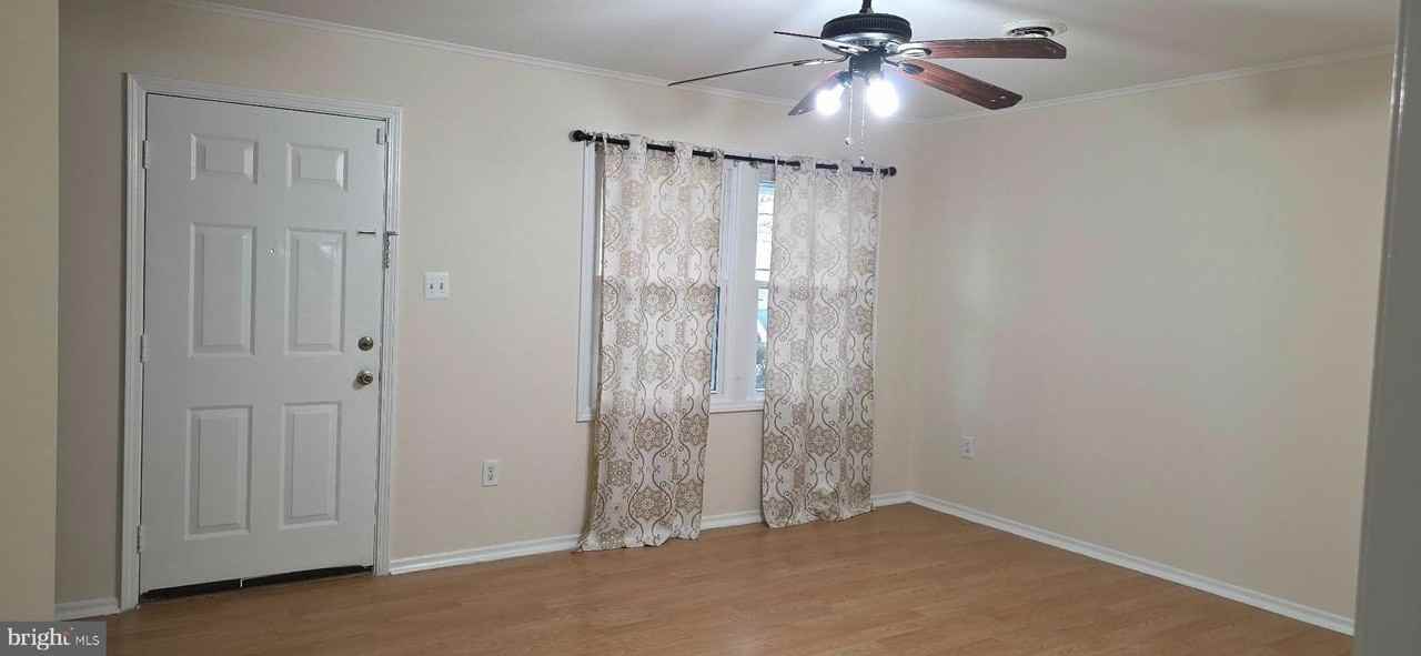 601 9th St - Photo 3 of 15