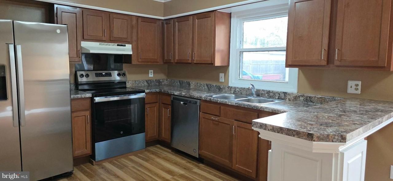 601 9th St - Photo 5 of 15