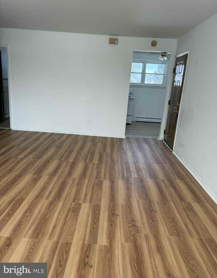 219 W 6th St Apt 2 #2 - Photo 5 of 8