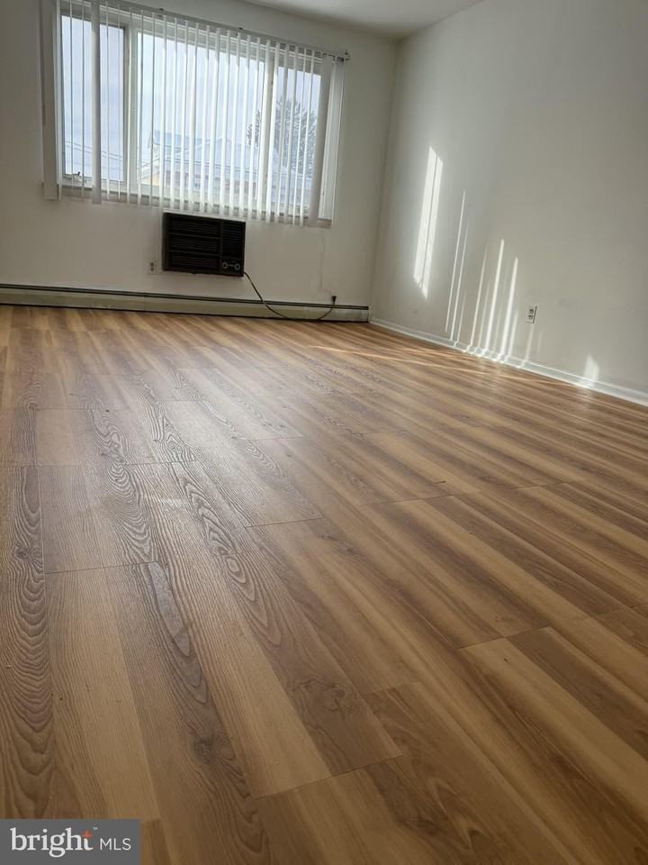 219 W 6th St Apt 2 #2 - Photo 6 of 8