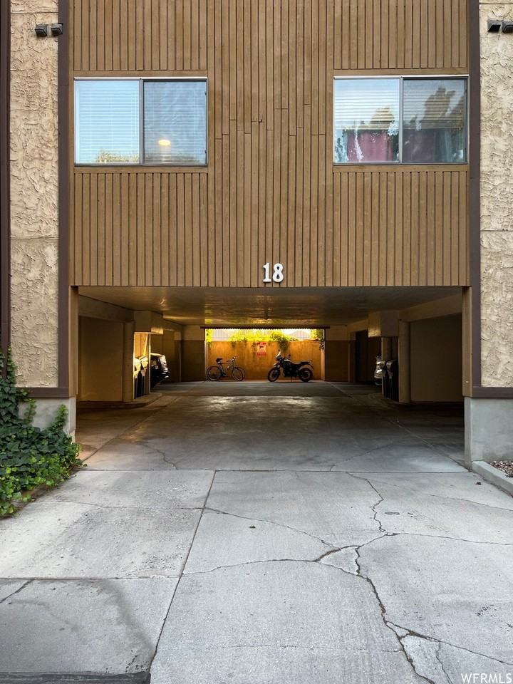 9152 S Jefferson Pl Unit 18 #18B - Photo 2 of 42