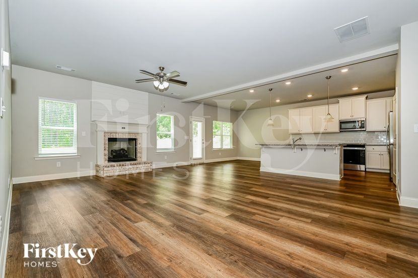 215 Cheshire Dr - Photo 2 of 16